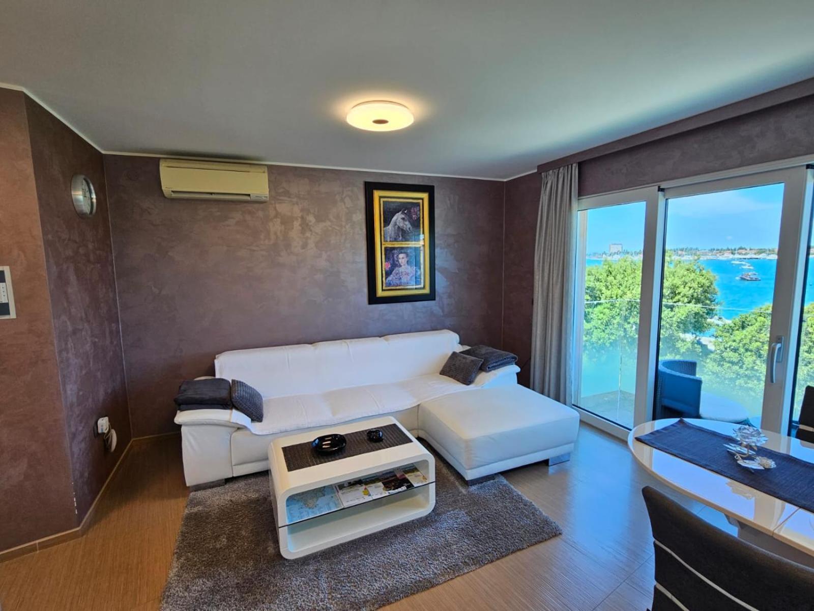 Apartments Riva-Interauto Umag Exterior photo