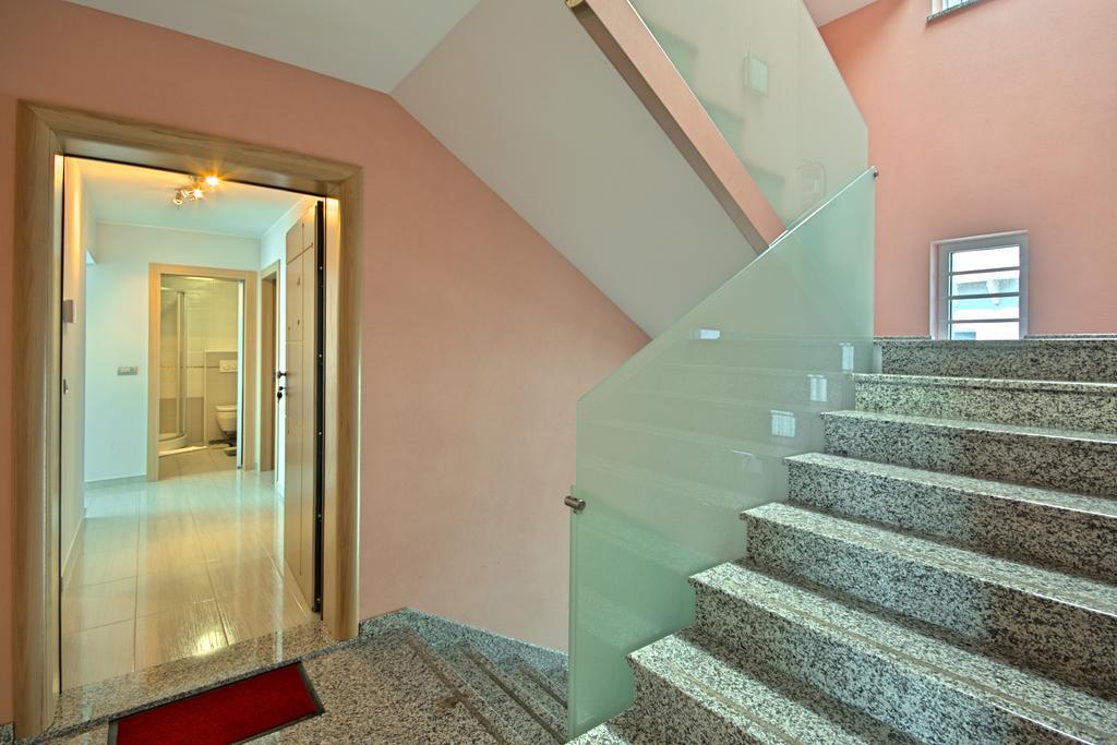 Apartments Riva-Interauto Umag Exterior photo